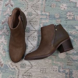 Jurnee Collection Two Toned Textured Heel Boots